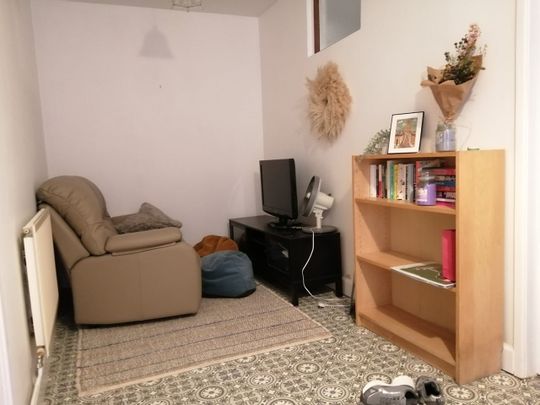 2 Bed Flat, Collingwood Road, BS6 - Photo 1