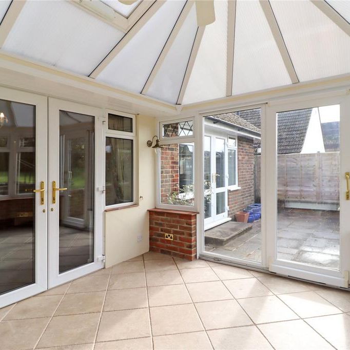 4 bedroom bungalow to rent - Photo 1