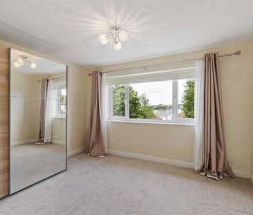 Long Rowden, Plymouth, PL3 - Photo 2