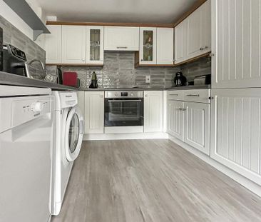 2 bedroom end of terrace house to rent - Photo 3