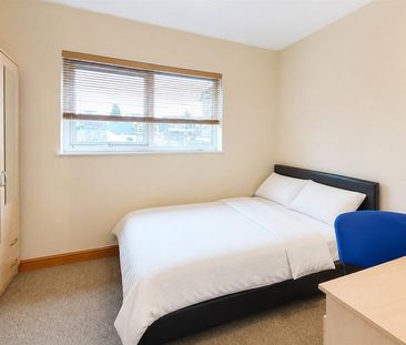 6 bedroom house to rent - Photo 3