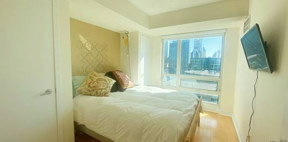 Furnished 1 Bedroom + Den Condo at Front St & Spadina - Photo 2