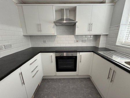 2 bedroom terraced house to rent - Photo 2