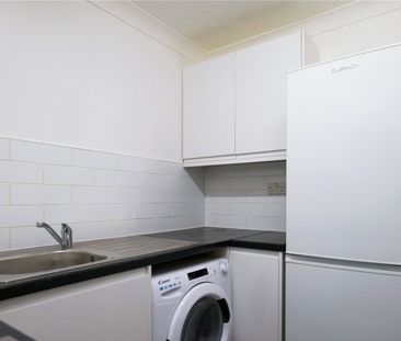 Grange Avenue, Reading, Berkshire, RG6 - Photo 2