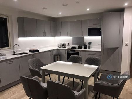 3 bedroom flat to rent - Photo 3