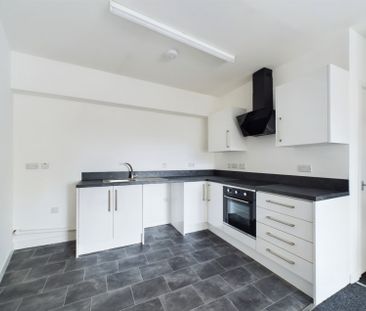 Bank House, Oldbury Road, Tewkesbury, GL20 - Photo 3