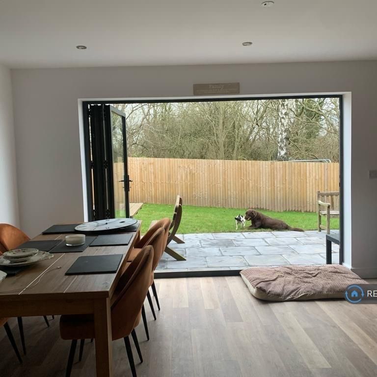 4 bedroom detached house to rent - Photo 1