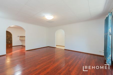 10 Burren Gate, Willetton WA 6155 - House For Rent | Domain - Photo 2