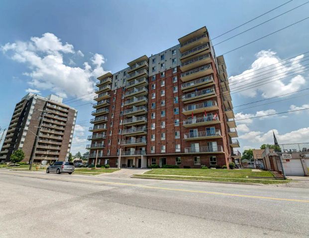 Derby Lane Apartments — 2 Bedroom, 1 Bath - Photo 1