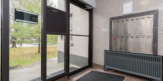 Crown Hill Place Apartments - Photo 3