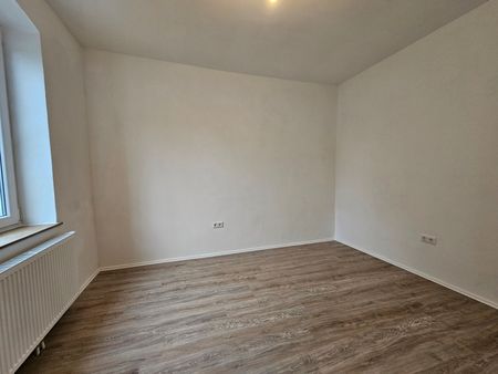 Ebenerdig und komplett renoviert, hier kann man sich wohlfühlen - 5 ZKB mit Garten - Photo 4