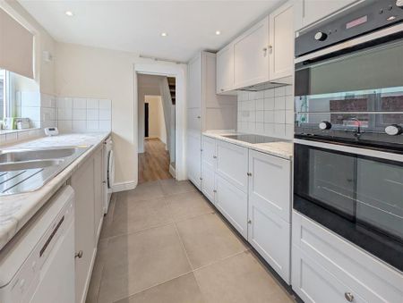 2 bedroom semi-detached house to rent - Photo 5