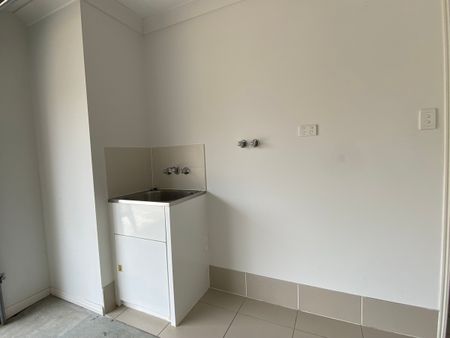 Comfortable Modern Home in Pimpama! - Photo 3