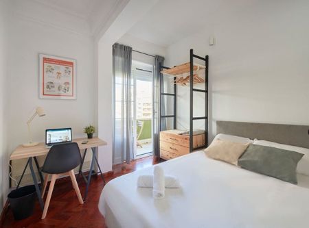 Avenida Luís Bívar, Lisbon, Lisbon 1050-145 - Photo 3