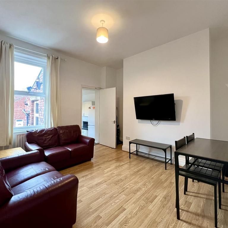 1 bedroom in a house share to rent - Photo 1