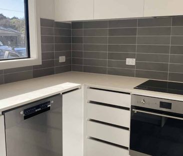 3 bedroom townhouse in Tawa - Photo 2