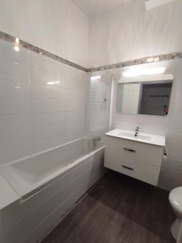 Location Appartement 2 pièces 50m² MILLAU 12100 - Photo 4