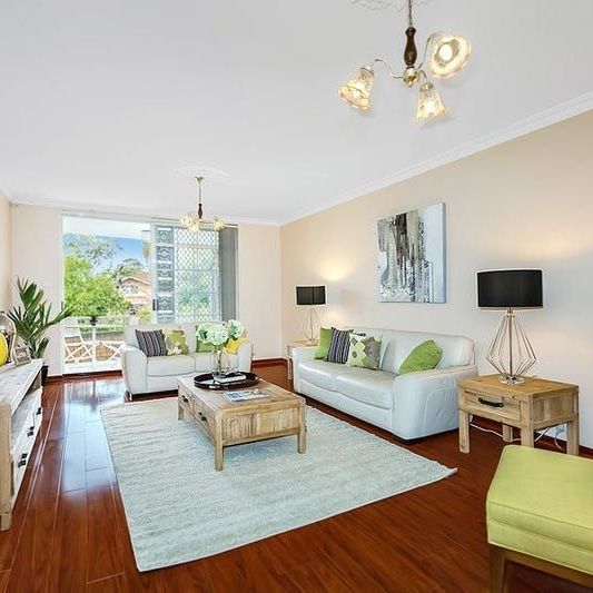 Rare Supersized Apartment! - Photo 1