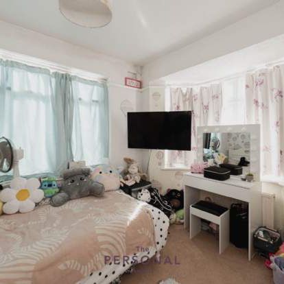 2 bedroom property to rent in Epsom - Photo 1