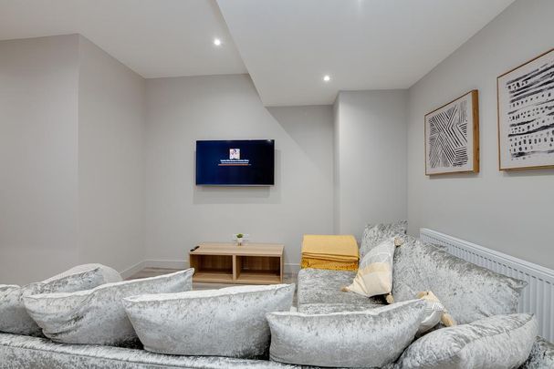 6 bedroom house of multiple occupation to rent - Photo 1