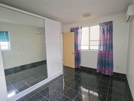 "The Gabba" is just a short stroll from your door as is public transport, restaurants, cafe's, hotels & boutiques - Photo 4