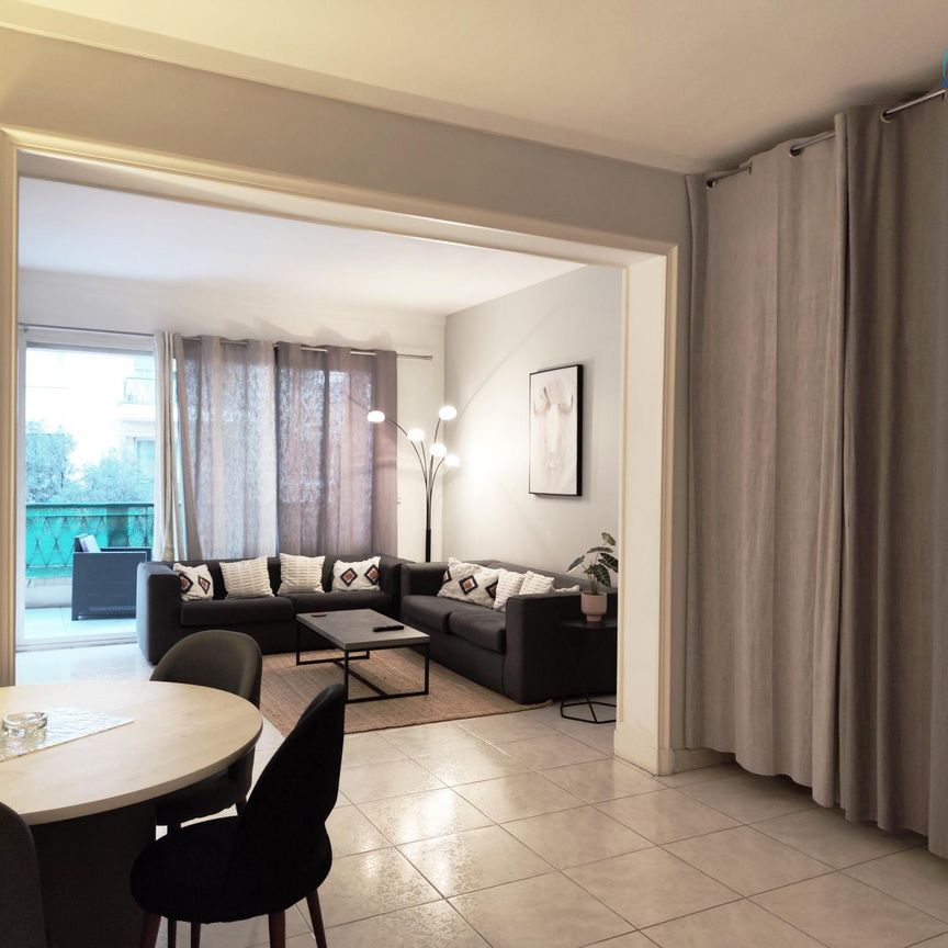 Location Appartement 3 pièces 78m² MARSEILLE 8ème - Photo 1