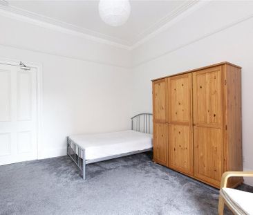 3 bedroom flat to rent - Photo 4