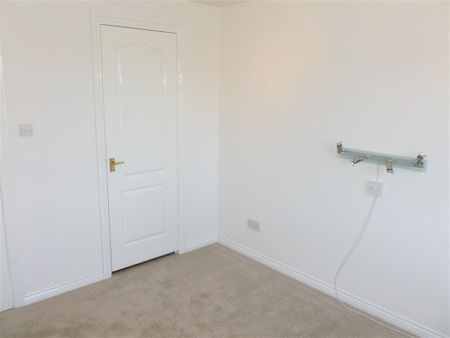 ElfordGrove, MarstonGreen, Birmingham - Photo 4