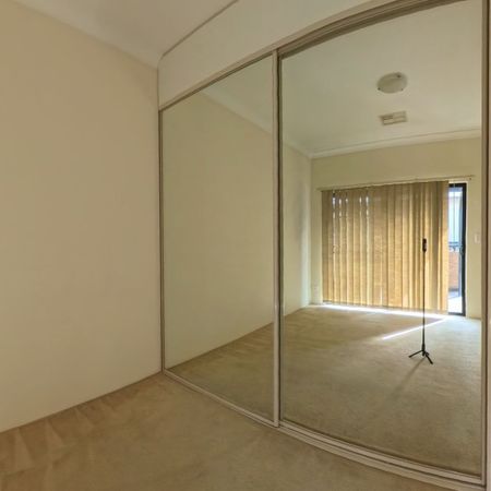 Spacious 1 Bedroom Unit - Photo 4