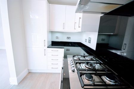 Pitt Road, Epsom, Surrey, KT17 4ET - Photo 5