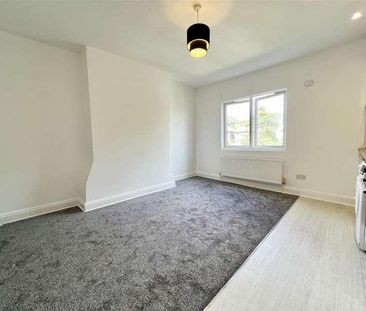 St. Mary's Road, London, SE25 - Photo 1