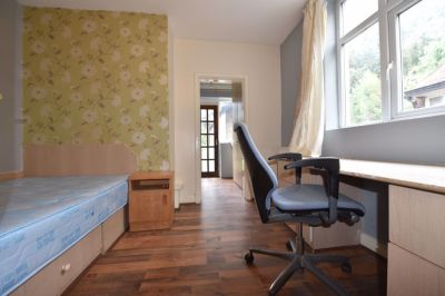 9 bedroom Flat in Otley Road Bed), Leeds - Photo 2