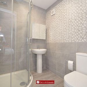 1 bedroom in a flat share to rent - Photo 3