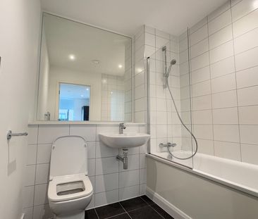 2 Bed Flat, Wharf End, M17 - Photo 1