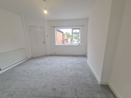 Two Bedroom first floor Flat - Photo 3