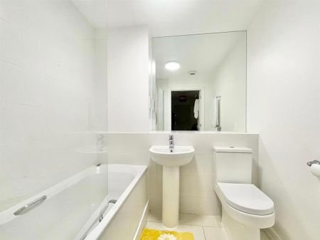 2 bedroom flat to rent - Photo 2