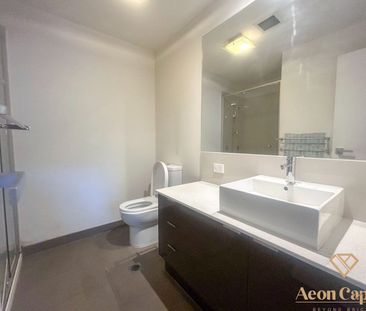 Stunning Modern Living with Near-New Floorboards – Steps from Westall Station! - Photo 6
