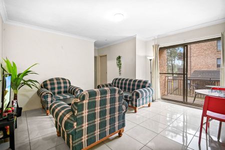 NEAT & TIDY TWO BEDROOM UNIT! - Photo 4