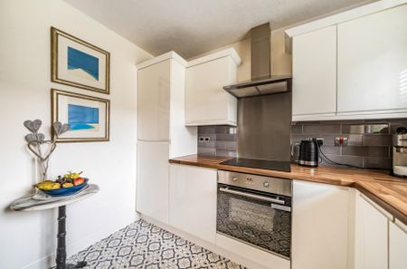 Beta Road, Woking, Surrey, GU22 - Photo 4