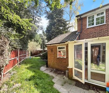 Larksfield, Englefield Green, Egham, Surrey, TW20 0RA - Photo 5