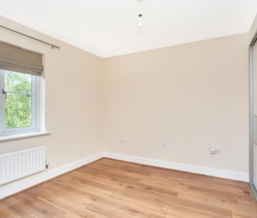 To Let 2 Bed Apartment - Photo 2