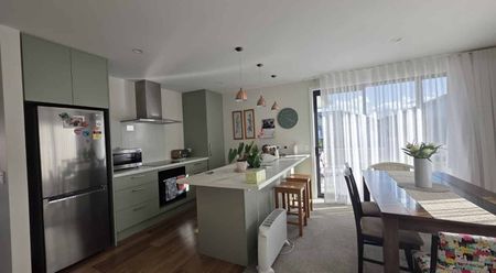 2 Bedroom Beauty in Berryfields - Photo 4