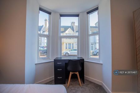 1 bedroom in a house share to rent - Photo 4