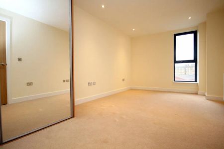 2 bedroom flat in 16 Maltby Street - Photo 3