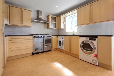 4 bedroom terraced house to rent - Photo 4