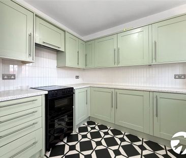 2 bedroom maisonette to rent - Photo 2