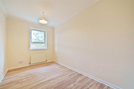 3 bedroom end of terrace house to rent - Photo 5