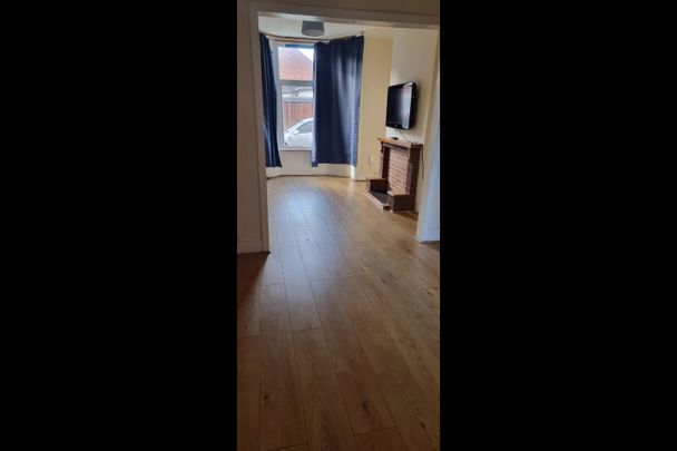 3 Bed Terraced House, Firgrove Road, SO15 - Photo 1