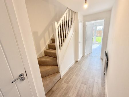 3 bedroom semi-detached house to rent - Photo 3