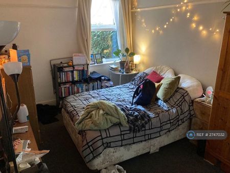 1 bedroom in a house share to rent - Photo 2